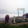 MTB_expedice/2006.07-2-Pyrenees/fotky/032-Pyrenees-Col_d'Aubisque-cedule_s_konem_(Misak_foto).jpg