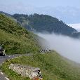 MTB_expedice/2006.07-2-Pyrenees/fotky/045-Pyrenees-Col_du_Tourmalet-cesta_z_mraku_(Matta_foto).jpg