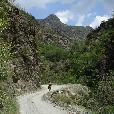 MTB_expedice/2006.07-2-Pyrenees/fotky/112-Pyrenees-Port_de_Cabris-stoupani_Vasek_(Misak_foto).jpg